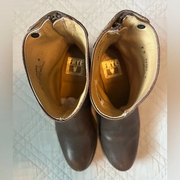 FRYE Melissa Button Zip Short Grey/Brown Leather Ankle Boots, Size 9 - Picture 13 of 16